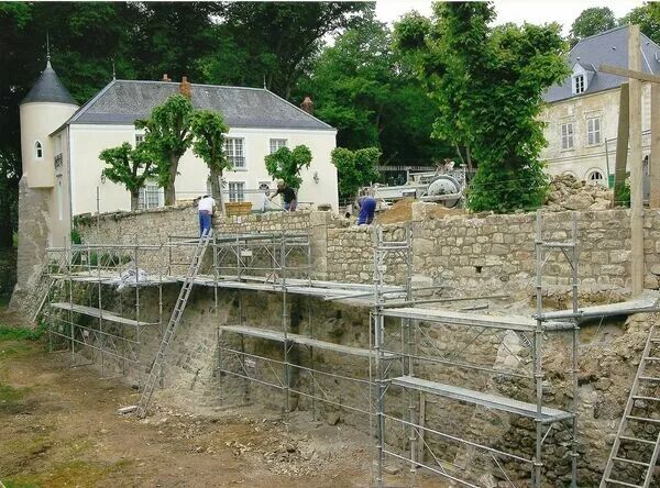 Divers travaux de restauration du patrimoine au Château du pont de villiers à Cerny