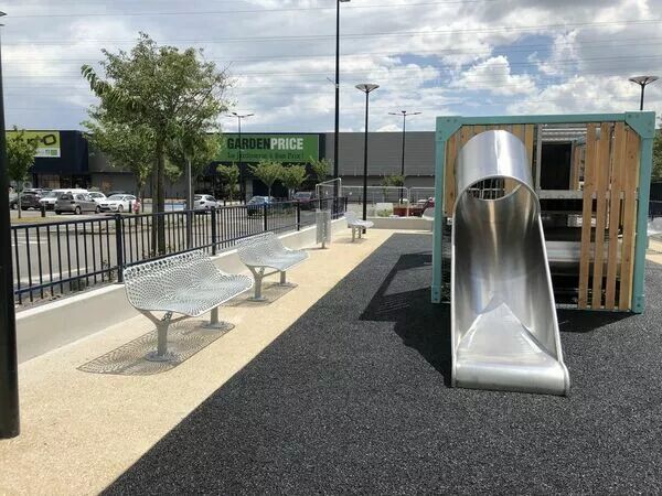 Construction d'un espace de jeux à Corbeil Essonne au centre commercial de Corbeil Essonnes